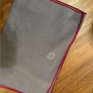 Manduka Navy Blue Yoga Towel with Deep Wine Trim